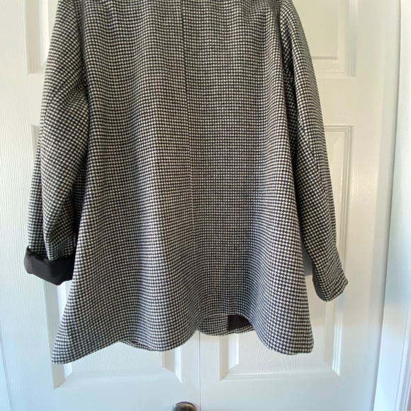 Vera Moda Curve Houndstooth Blazer - Picture 5 of 12